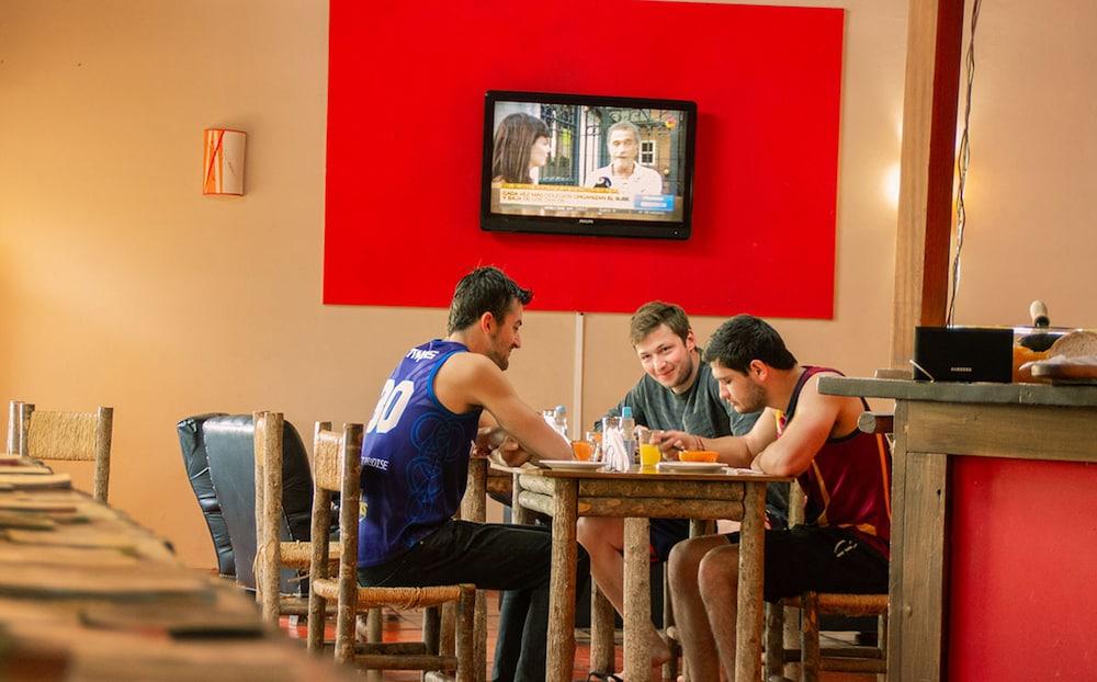 Hostel Inn Calafate 埃尔卡拉法特 外观 照片